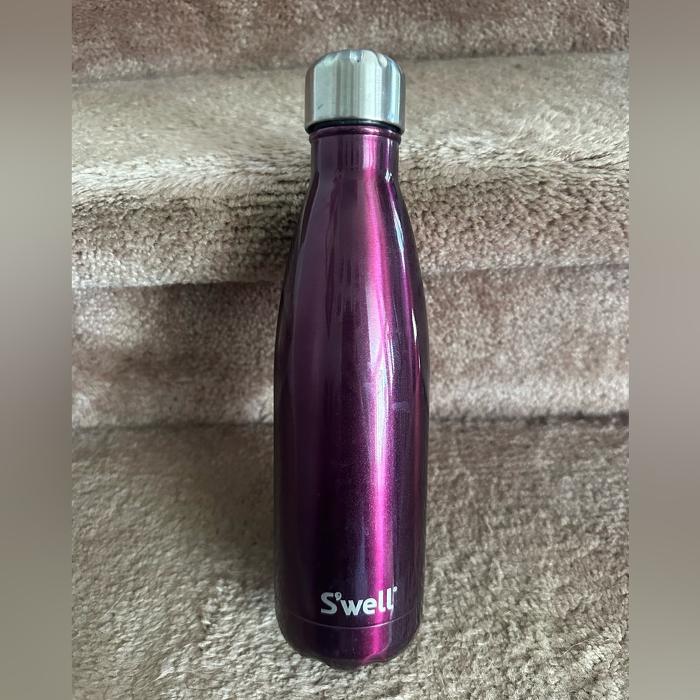 Swell water bottle dark maroon/ purple 17oz
